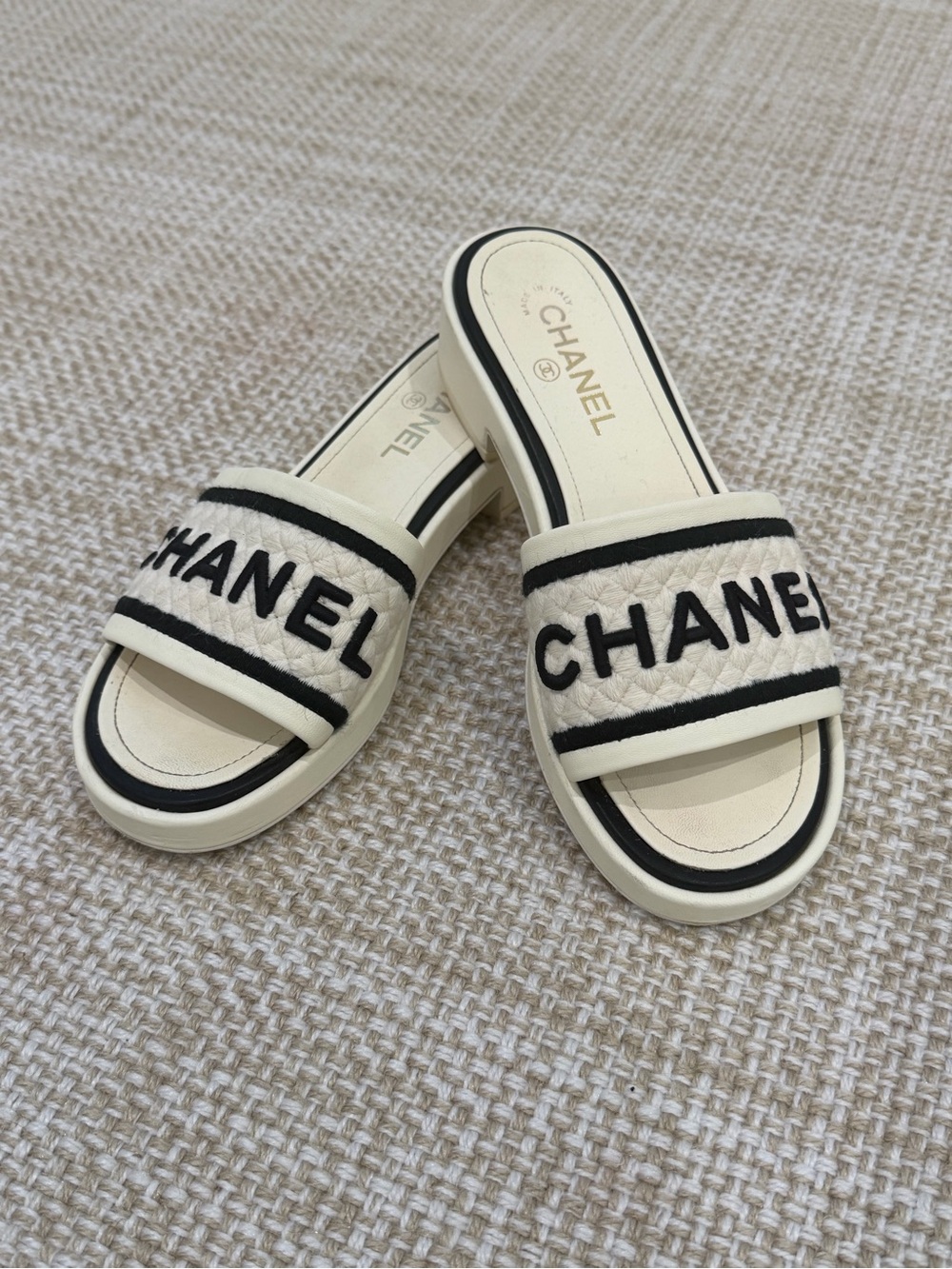 CHANEL Cream & Black Logo Quilted Slide Sandals - Size 40